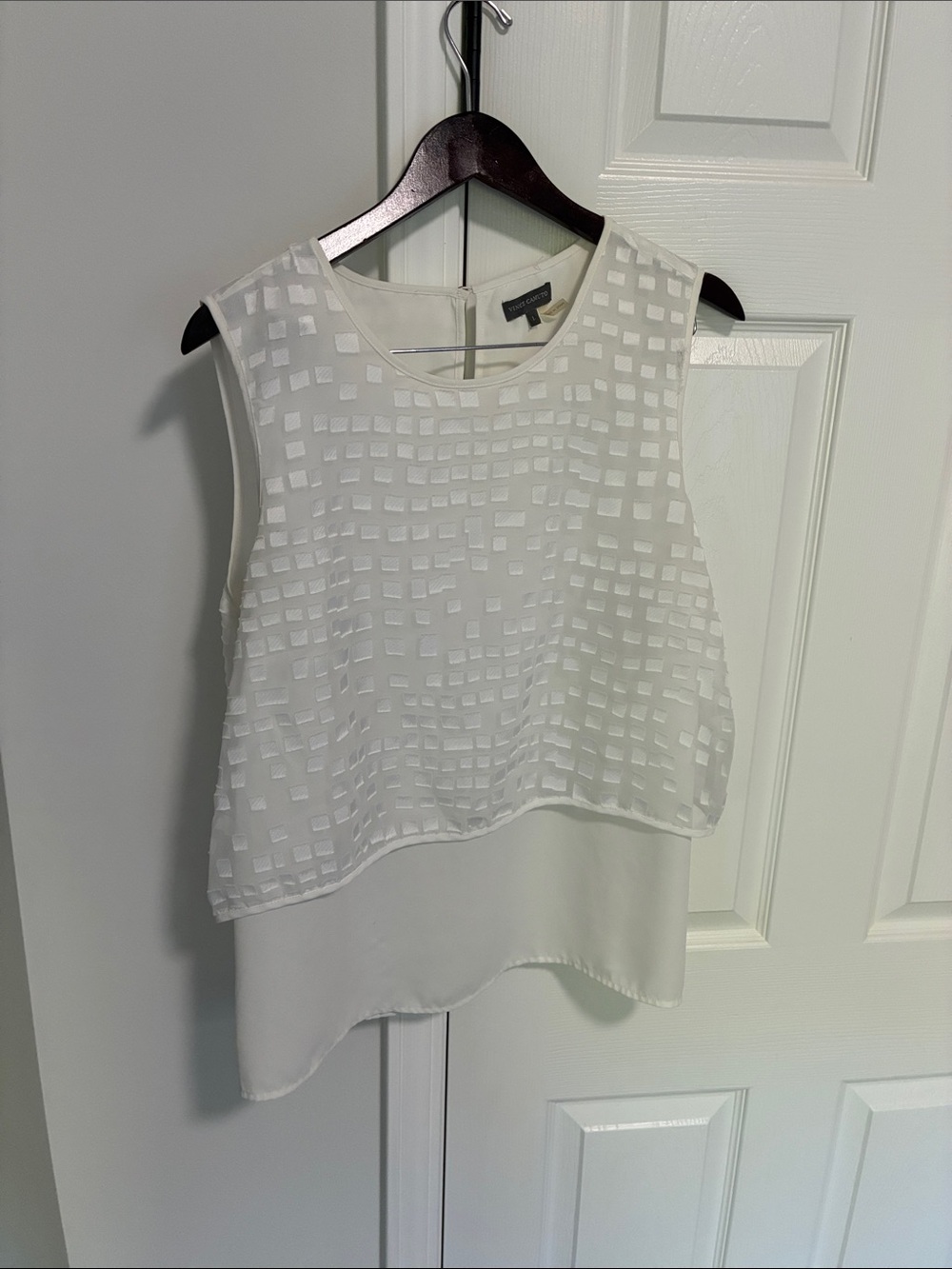 Vince Camuto White Layered Square-Texture Sleeveless Camisole